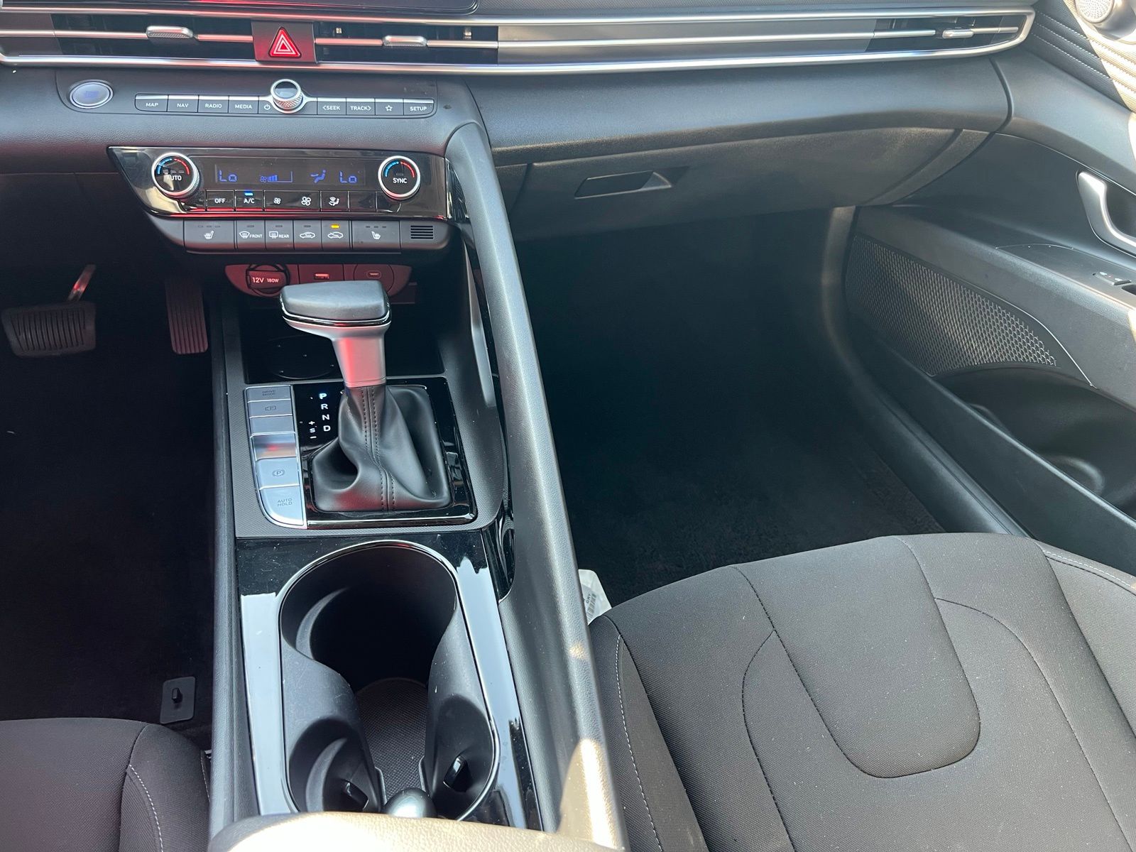 2025 Hyundai Elantra SEL - Photo 34