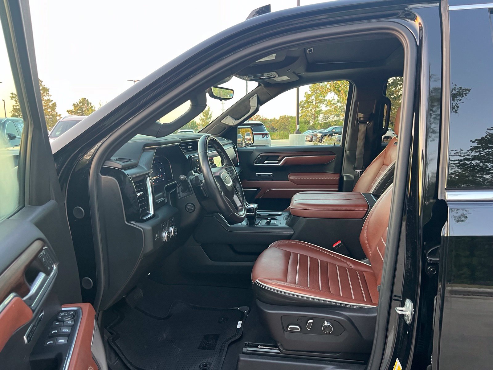 Used 2024 Onyx Black GMC Denali Ultimate image 22