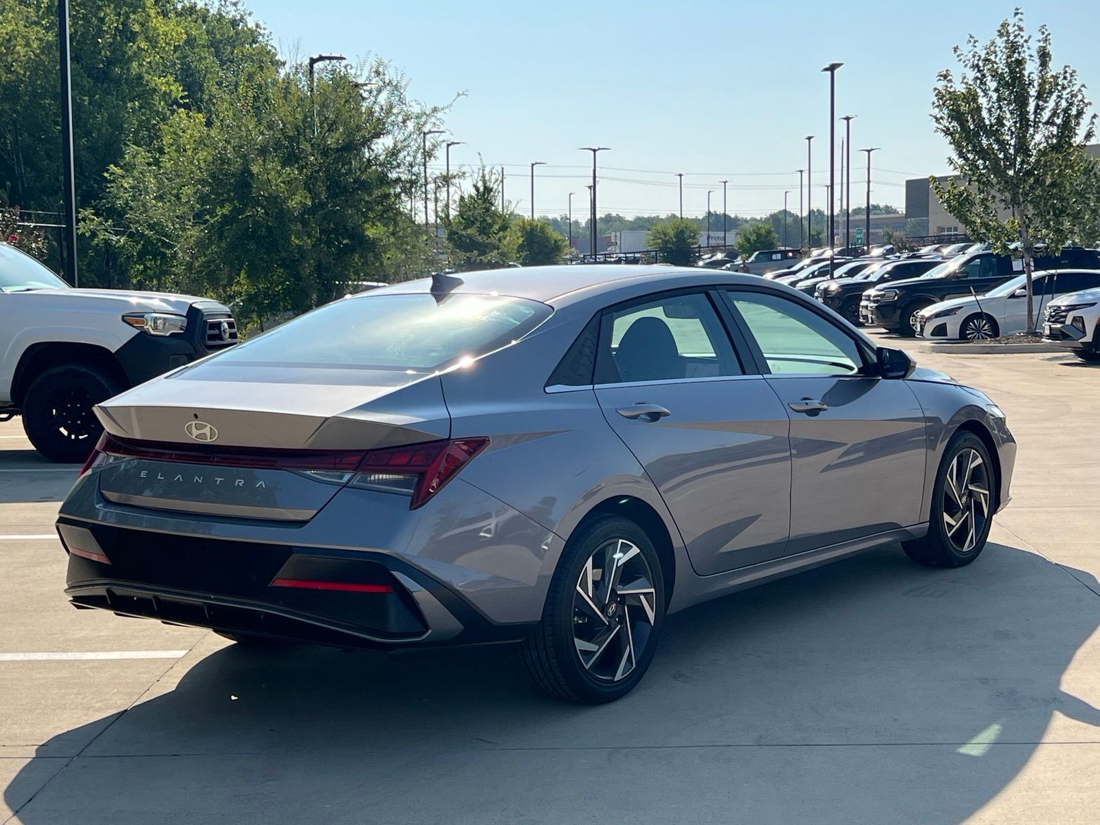 2025 Hyundai Elantra SEL - Photo 12