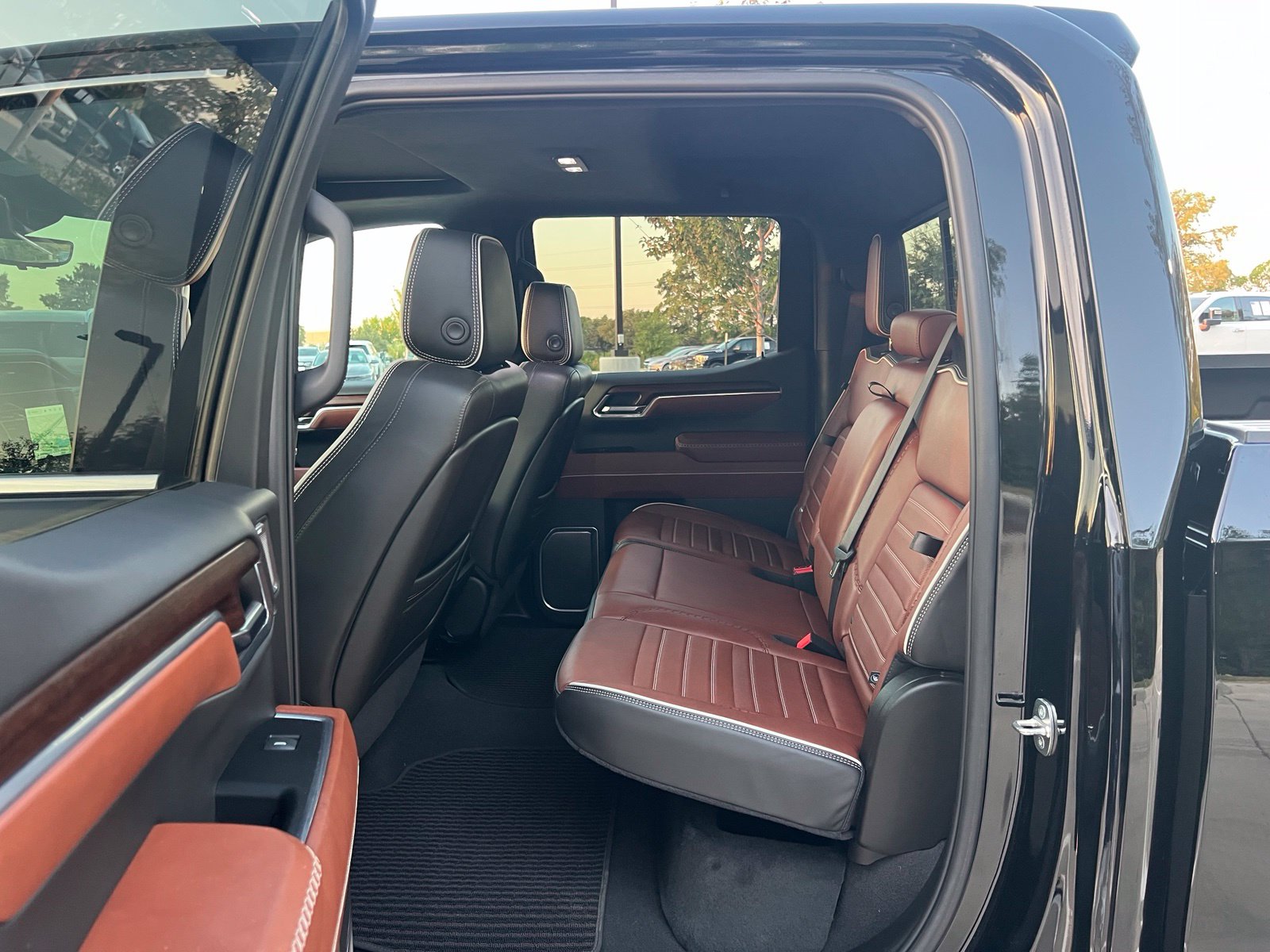 Used 2024 Onyx Black GMC Denali Ultimate image 17