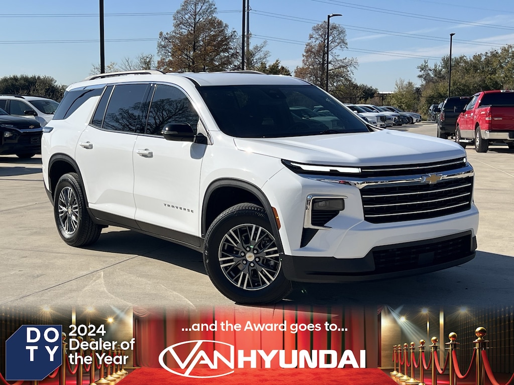 Used 2025 Chevrolet Traverse LT SUV