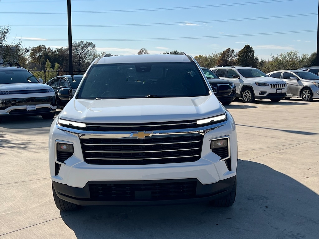 Used 2025 Chevrolet Traverse LT SUV