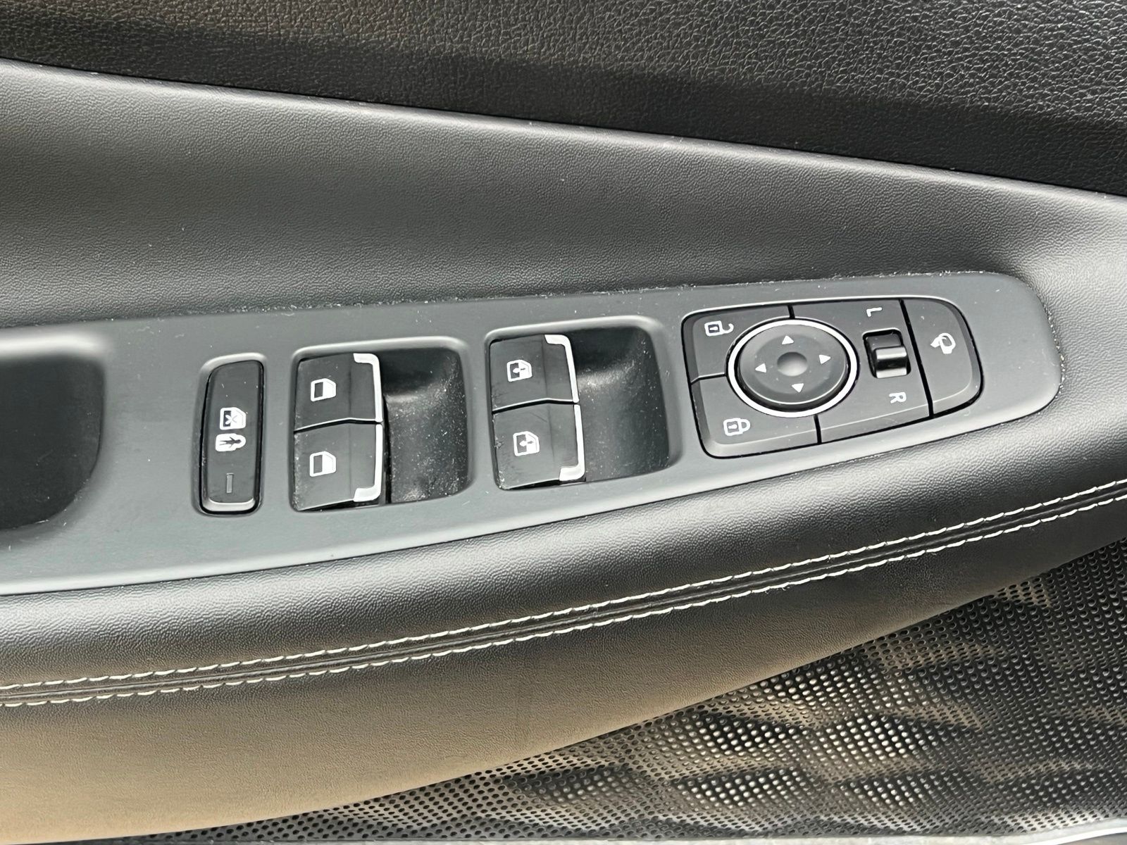 2023 Hyundai Santa Fe Limited - Photo 28