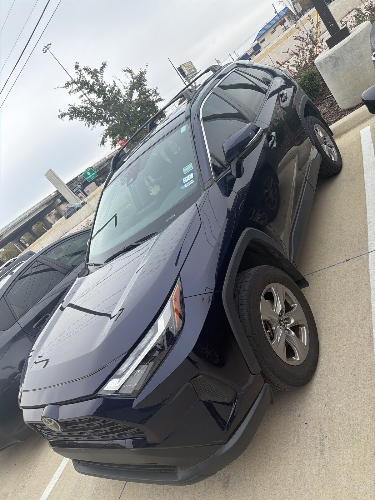 2023 Toyota RAV4 XLE photo 2