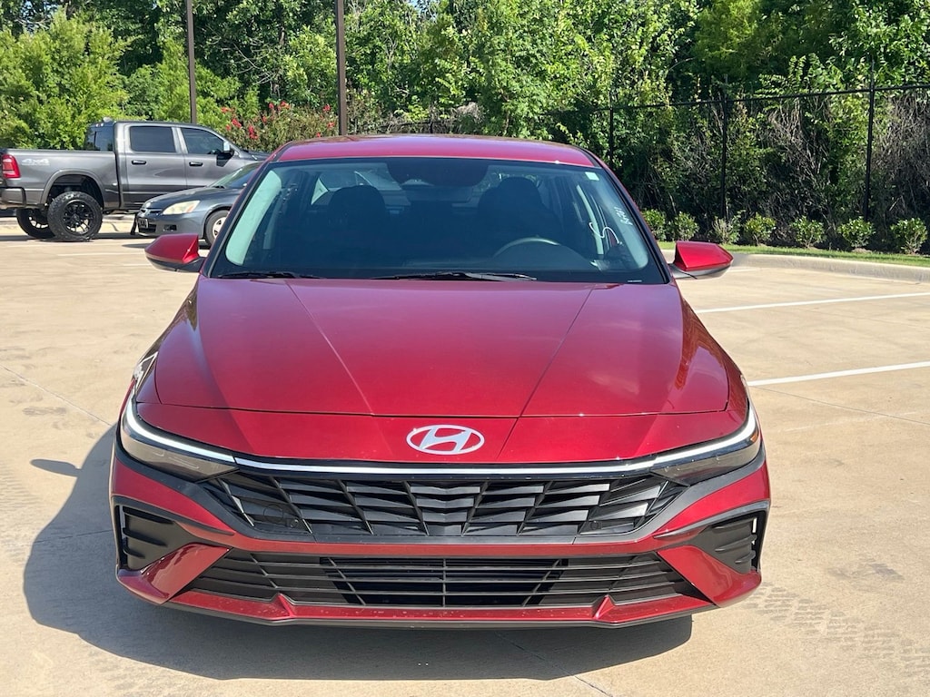 Used 2025 Hyundai Elantra SE Sedan