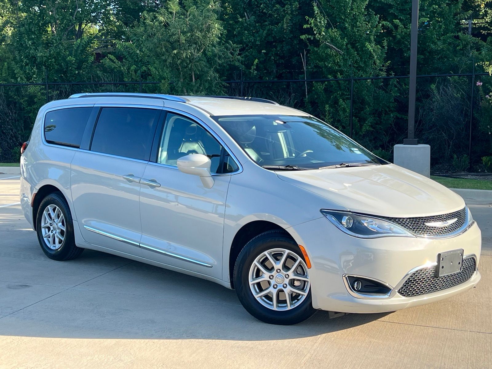 2020 Chrysler Pacifica Touring L's photo