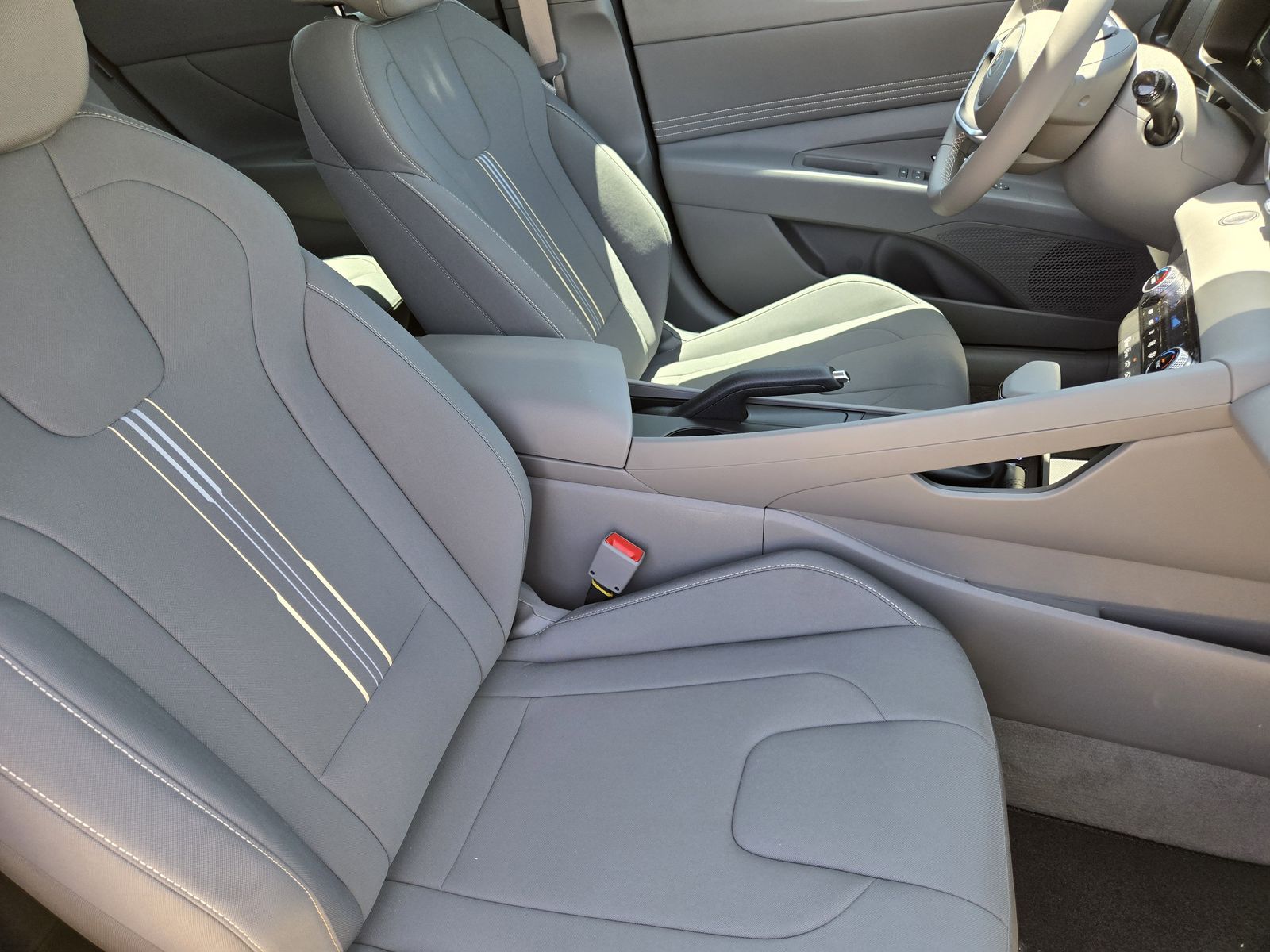 2025 Hyundai Elantra SEL - Photo 10
