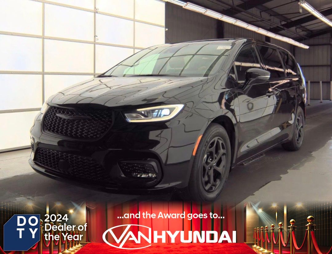 2022 Chrysler Pacifica Hybrid Touring L Hybrid's photo