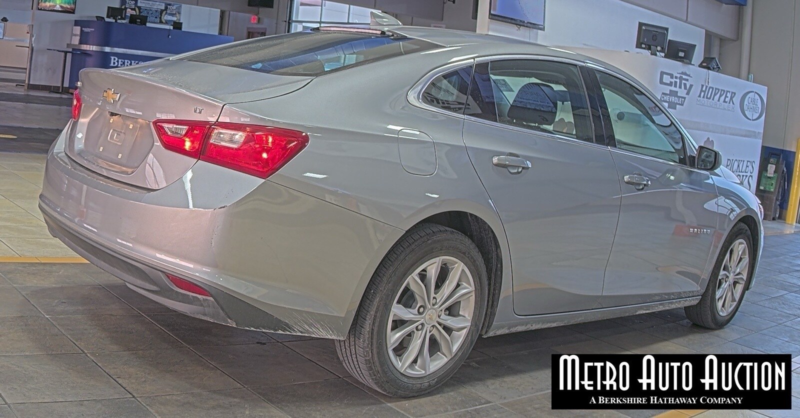 2023 Chevrolet Malibu 1LT photo 2