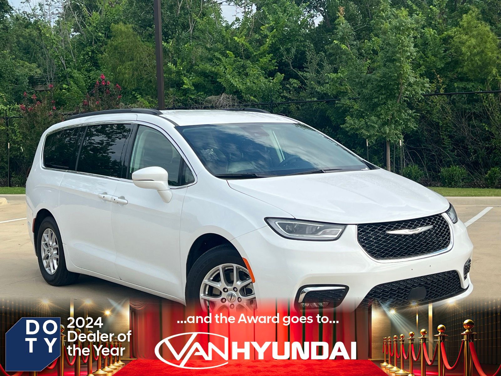2022 Chrysler Pacifica Touring L's photo