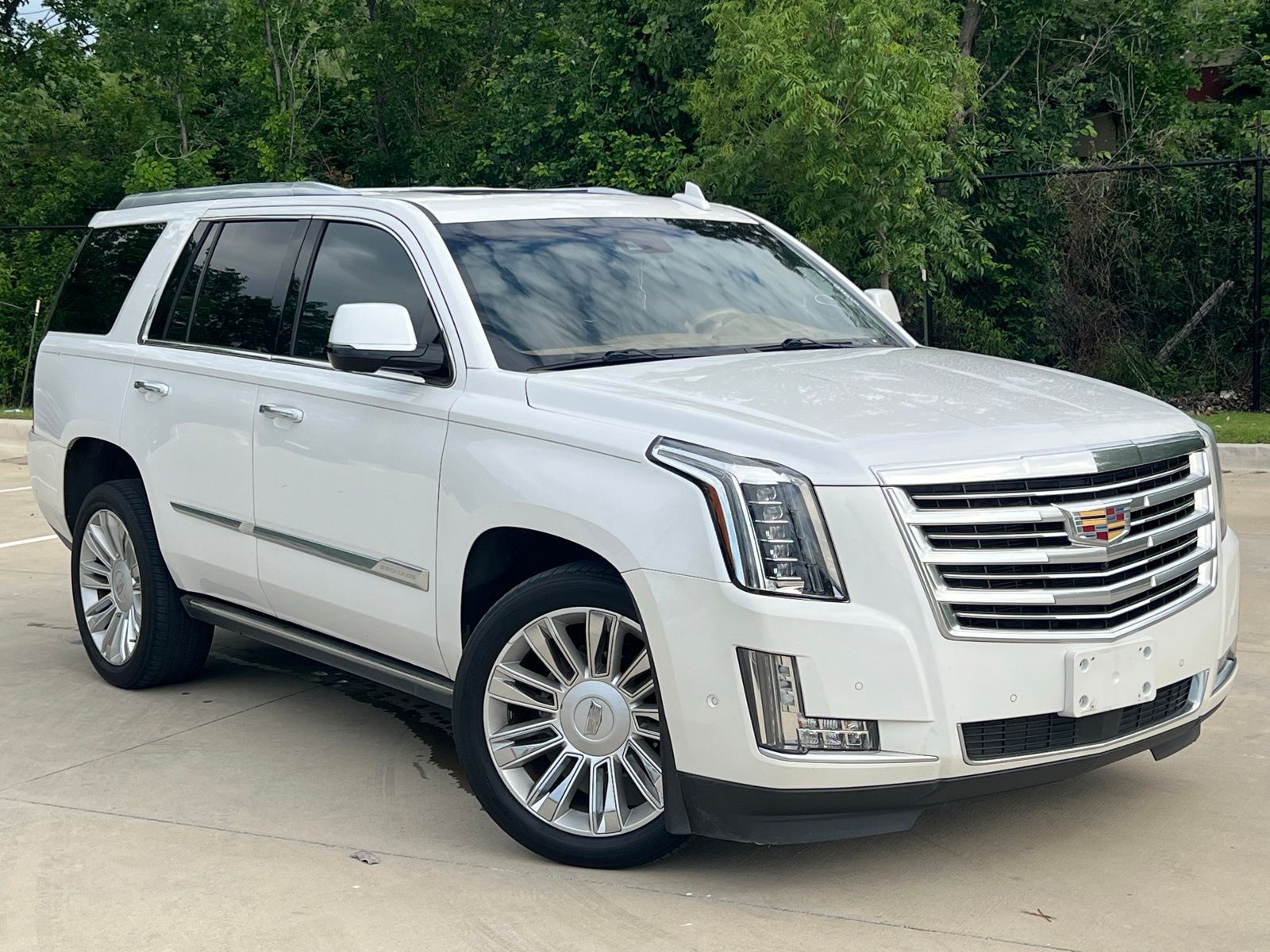 Crystal White Tricoat 2017 Cadillac Escalade Platinum 4WD SUV / Crossover Four-Wheel Drive 8-Speed Automatic
