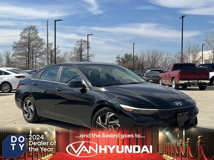 2025 Hyundai Elantra Limited Sedan