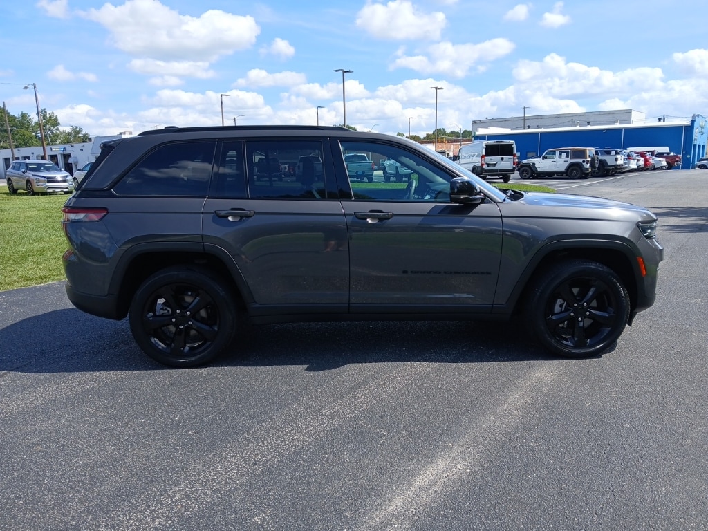 Used 2024 Jeep Grand Cherokee Laredo Wagon