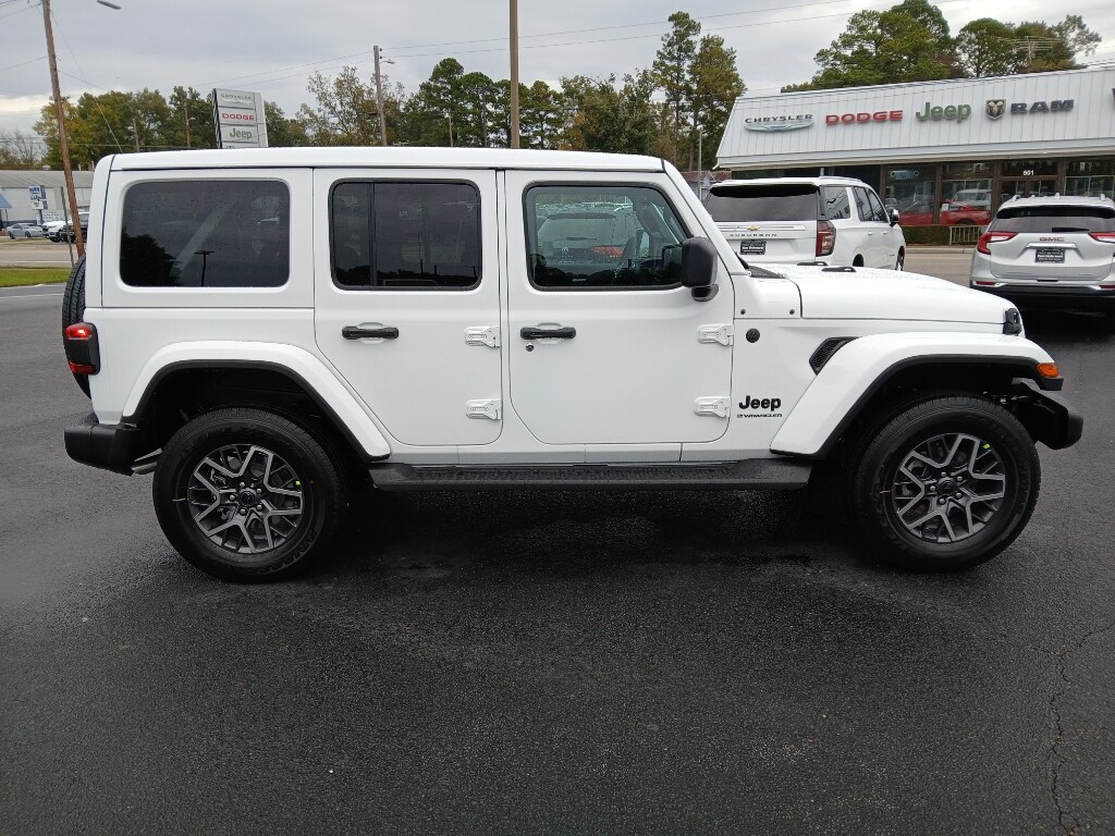 2026 Jeep Wrangler Sahara photo 2