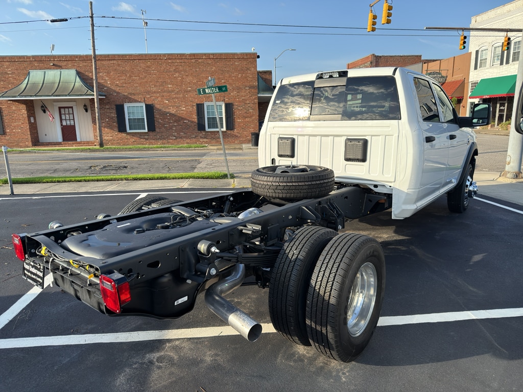 New 2025 Ram 3500 Chassis 3500 TRADESMAN CREW CAB CHASSIS 4X4 60' CA Pickup