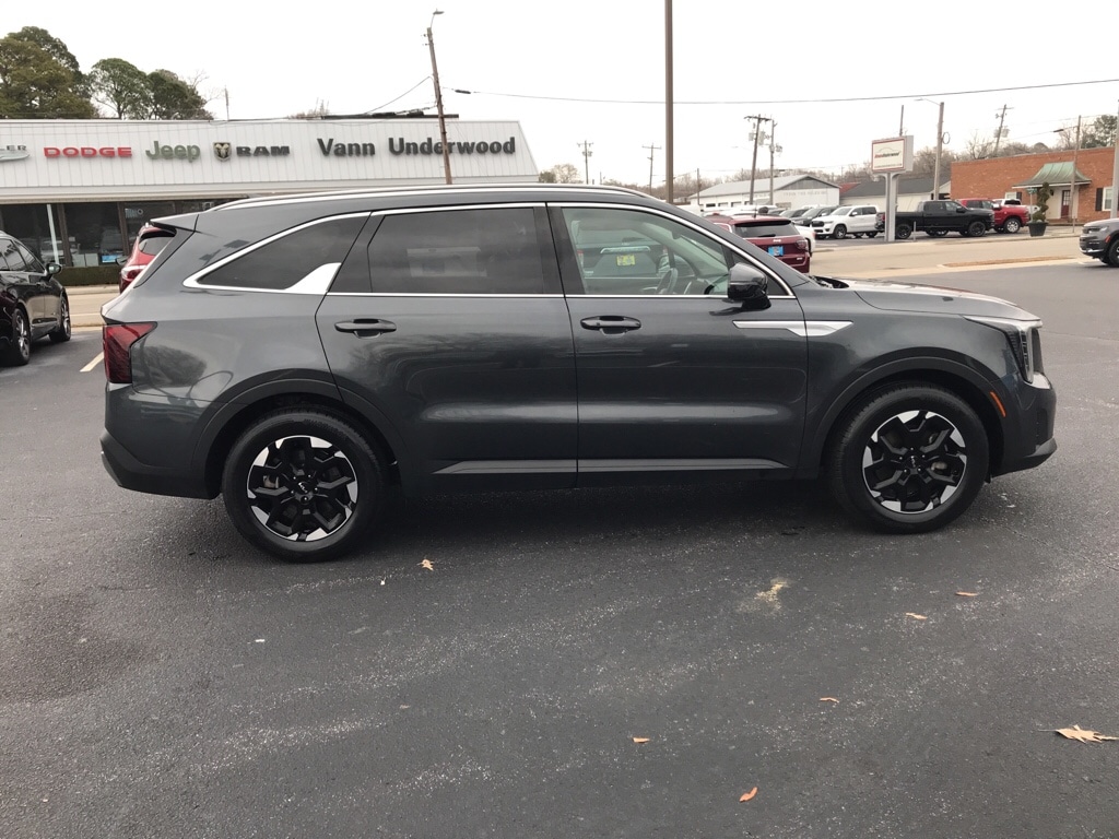 Used 2024 Kia Sorento S Sport Utility