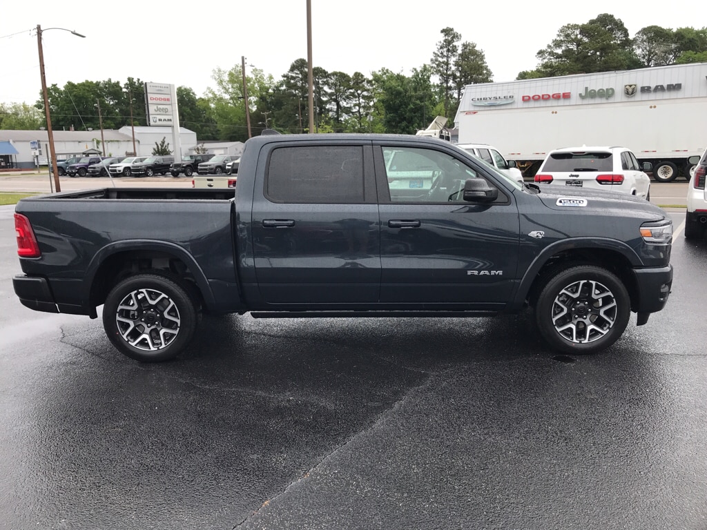 New 2026 Ram 1500 LARAMIE CREW CAB 4X4 5'7 BOX Pickup