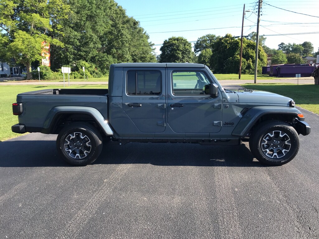 New 2026 Jeep Gladiator SAHARA 4X4 Pickup