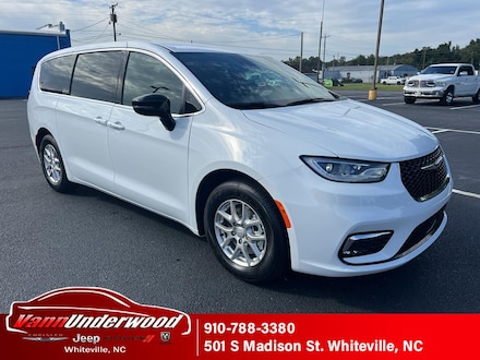 2026 Chrysler Pacifica SELECT Passenger Van