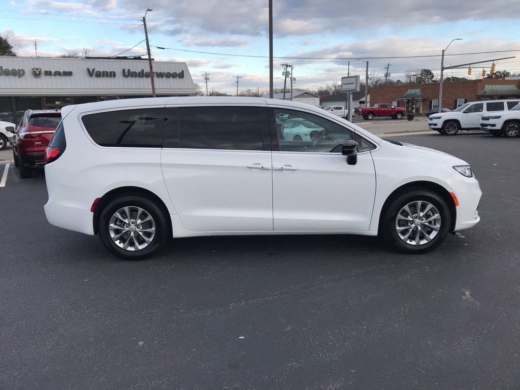 New 2026 Chrysler Pacifica SELECT AWD Passenger Van