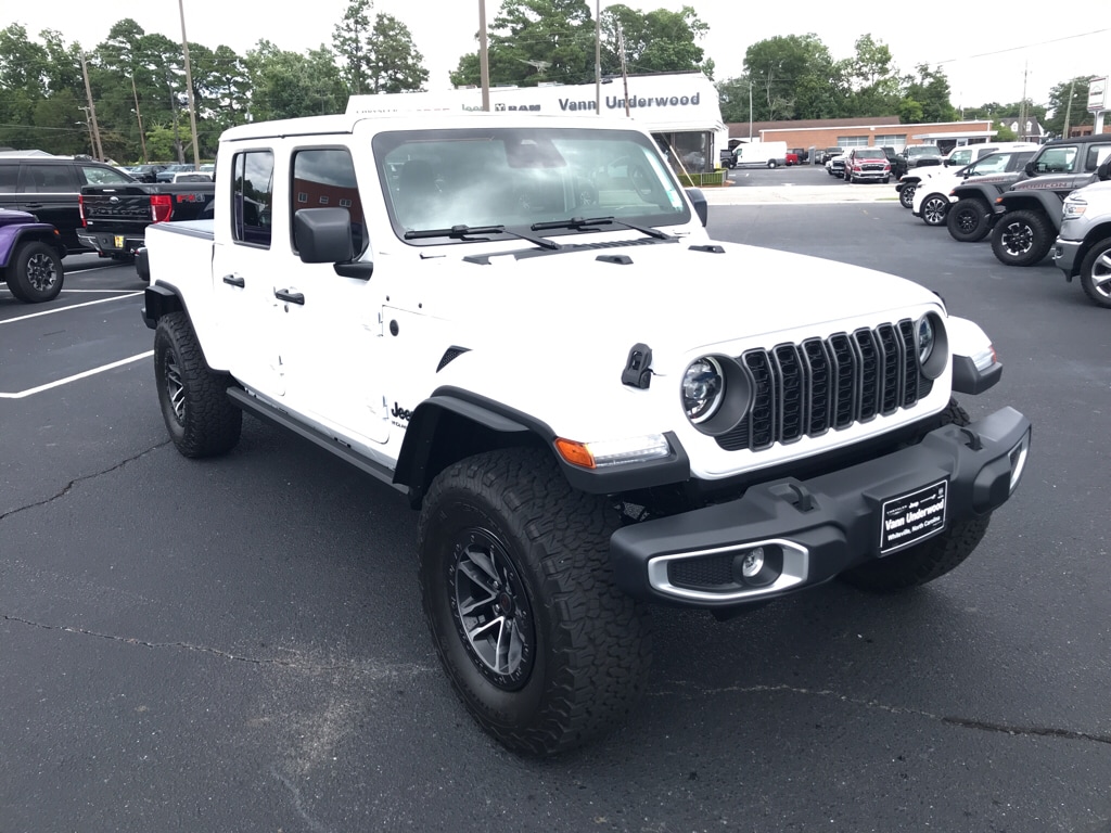 New 2026 Jeep Gladiator SAHARA 4X4 Pickup