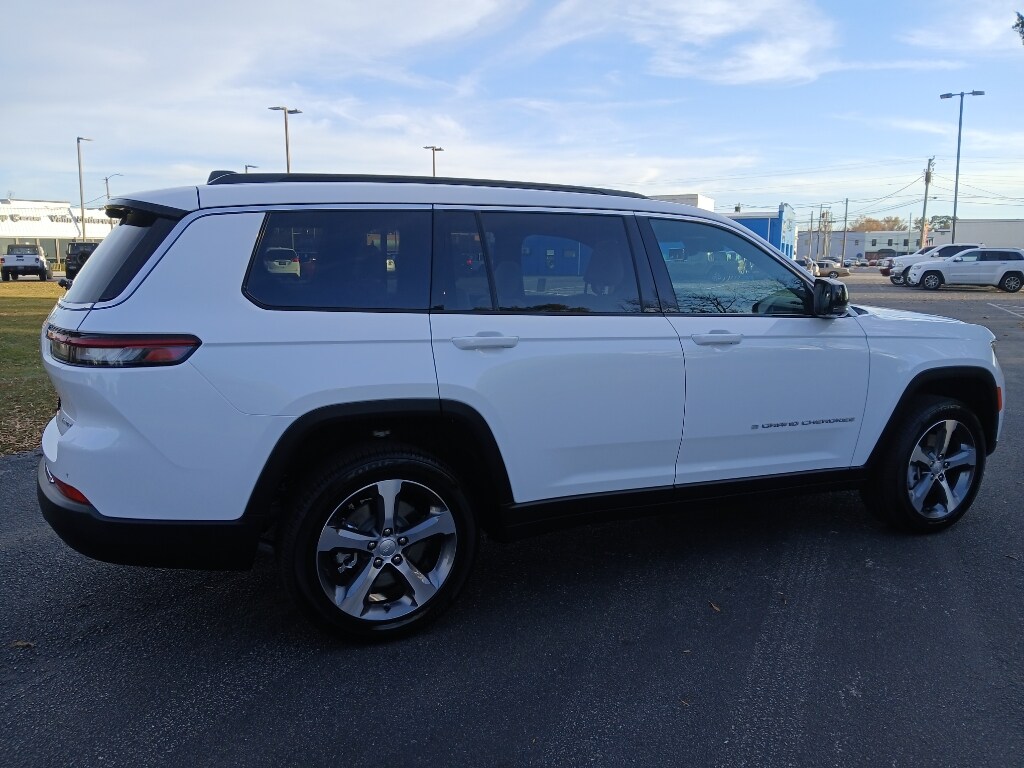 2025 Jeep Grand Cherokee Limited photo 3