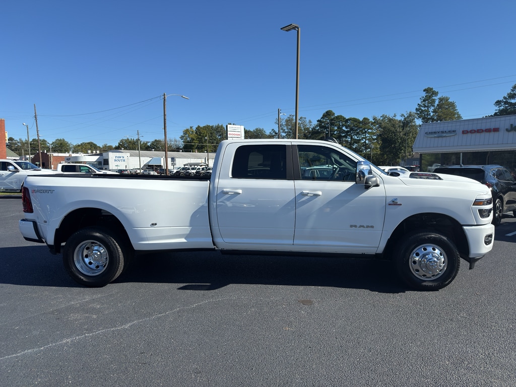 New 2026 Ram 3500 LARAMIE CREW CAB 4X4 8' BOX Pickup