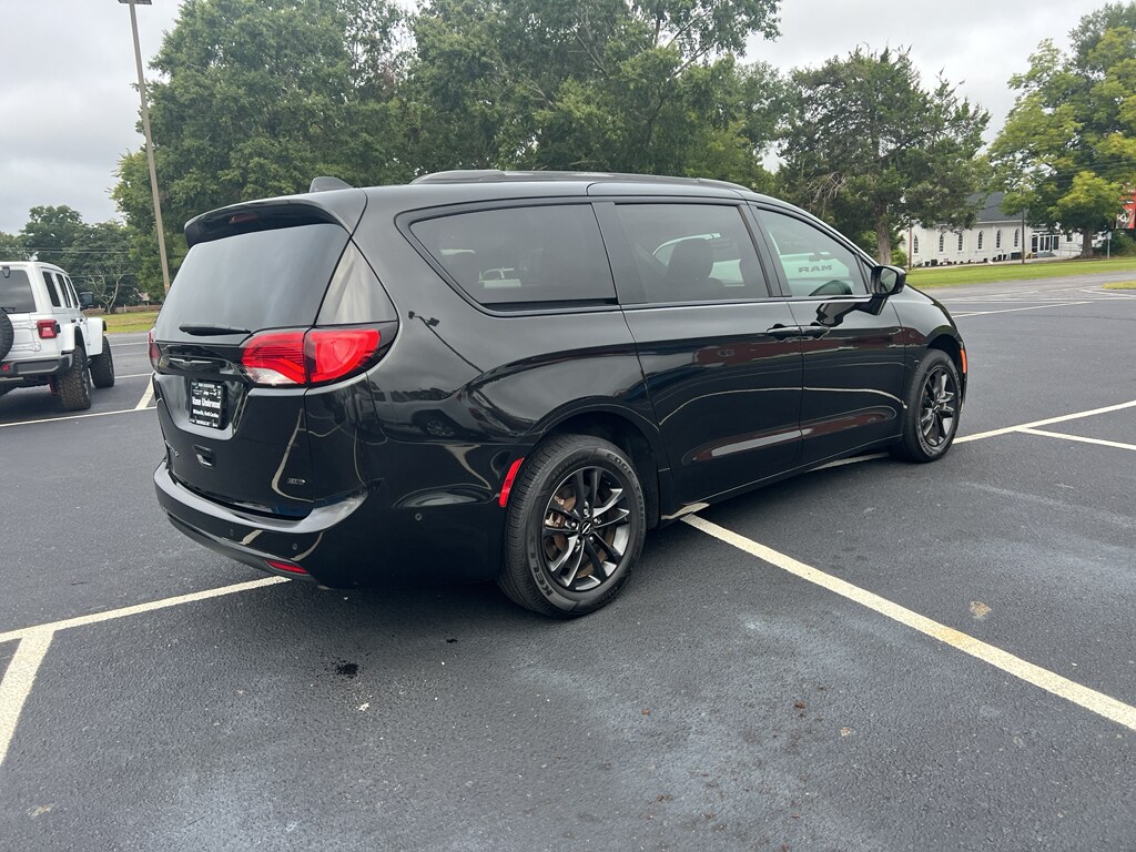 2020 Chrysler Pacifica Touring L photo 3