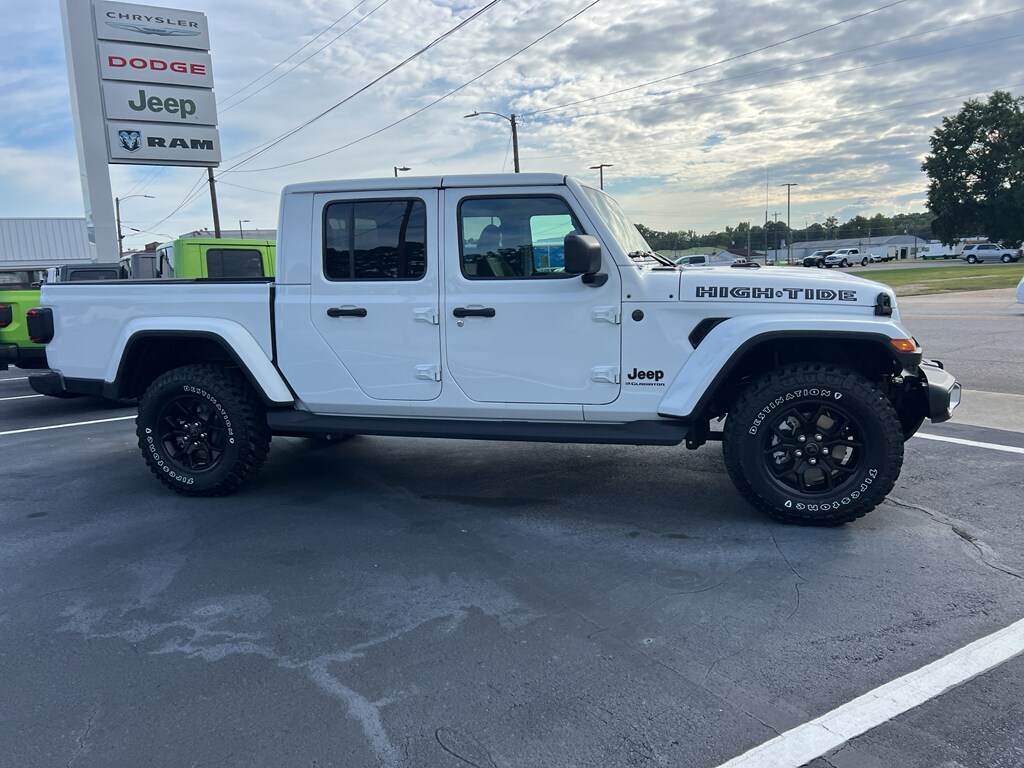 2025 Jeep Gladiator Sport photo 2