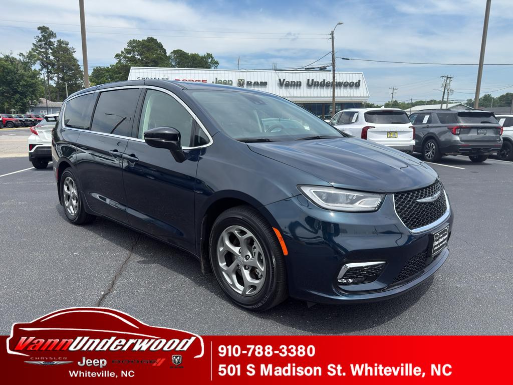 2024 Chrysler Pacifica Limited's photo
