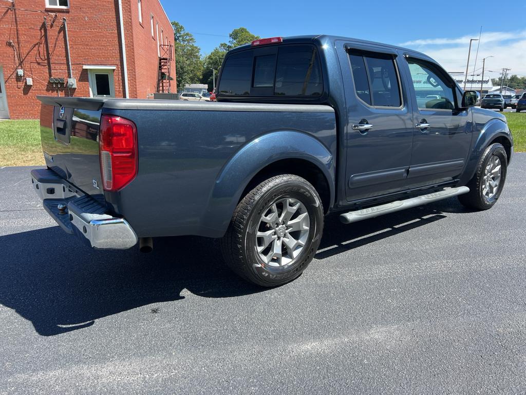 2019 Nissan Frontier SL photo 3