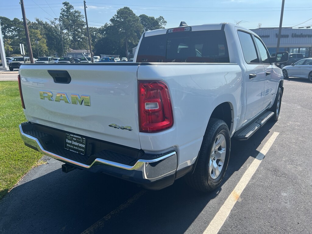 2025 Ram 1500 Tradesman photo 3