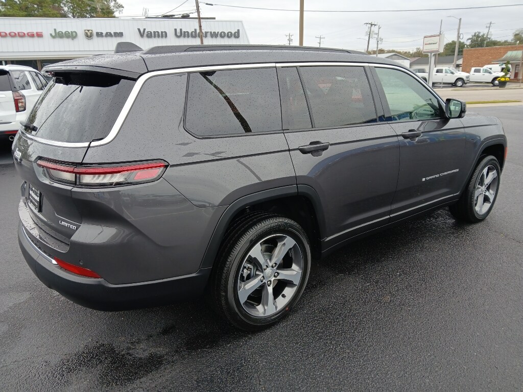 2025 Jeep Grand Cherokee Limited photo 3