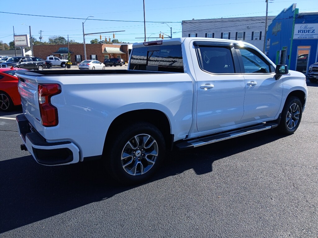 2024 Chevrolet Silverado RST photo 3