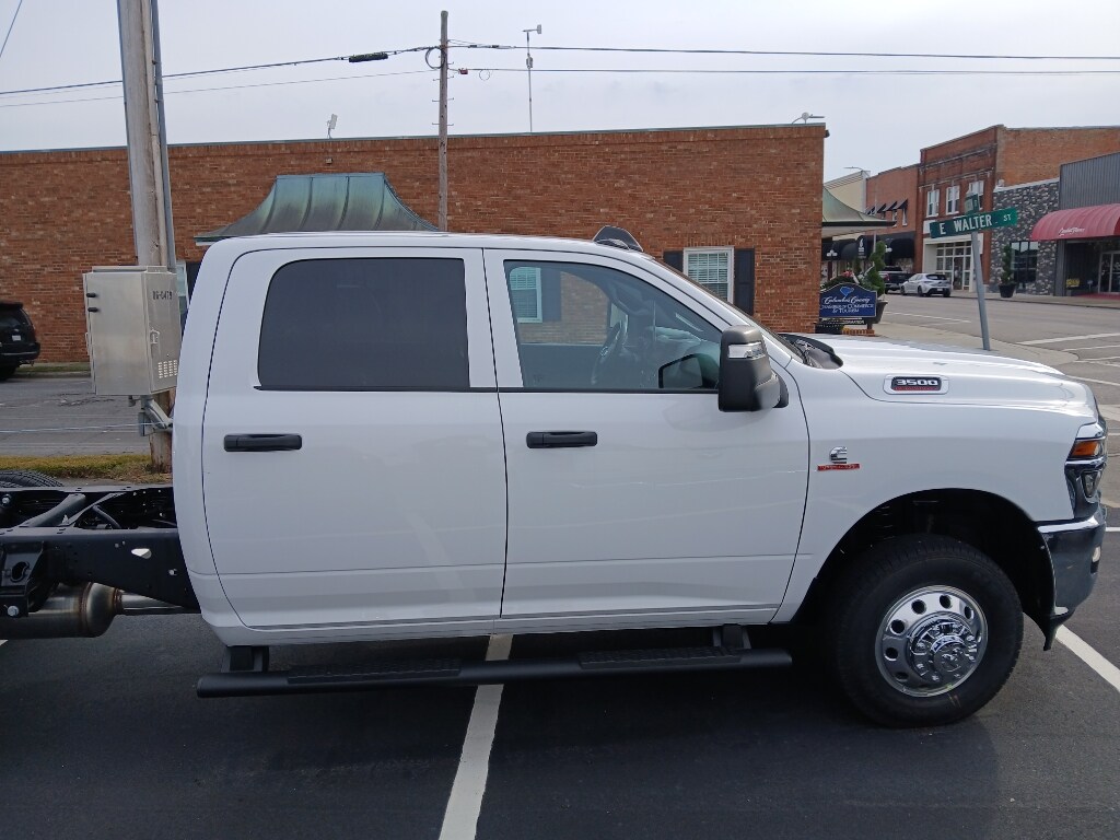 2026 Ram 3500 Tradesman photo 2