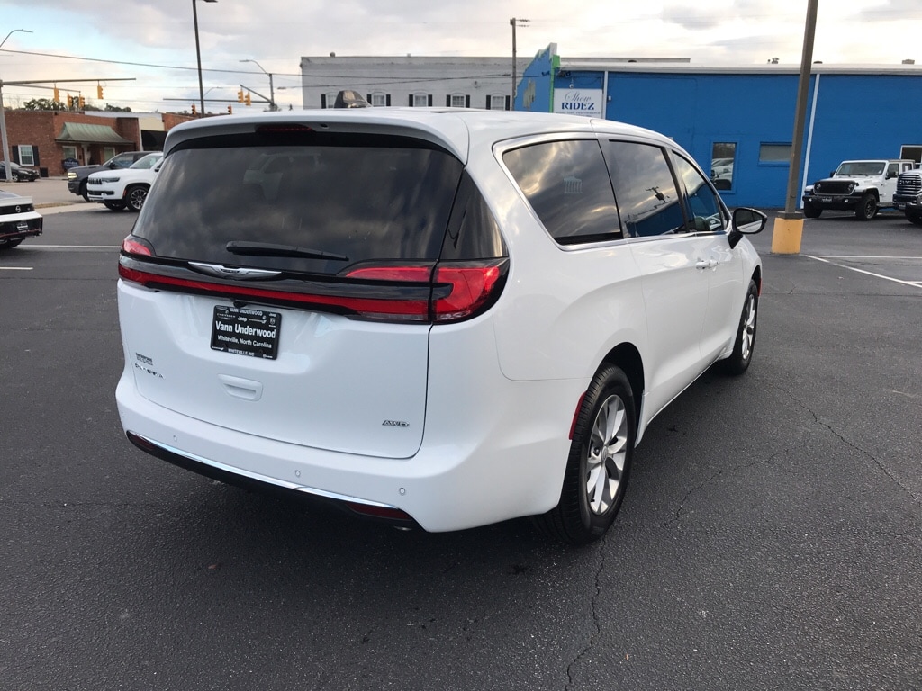 New 2026 Chrysler Pacifica SELECT AWD Passenger Van