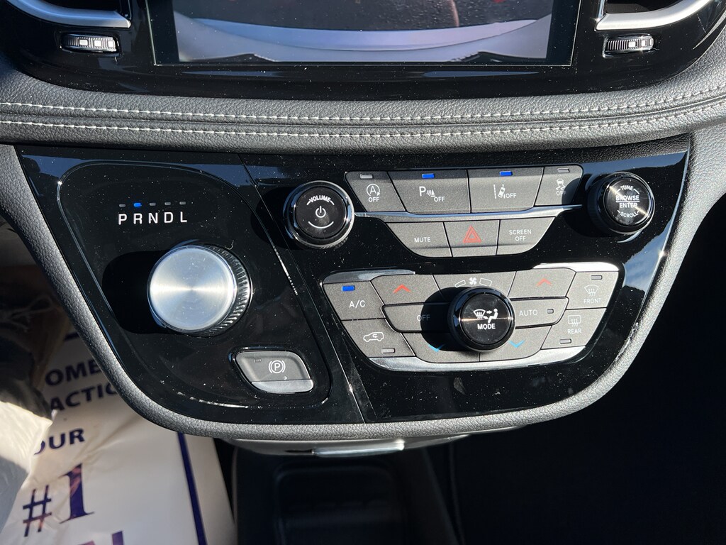 2026 Chrysler Pacifica Select - Photo 32