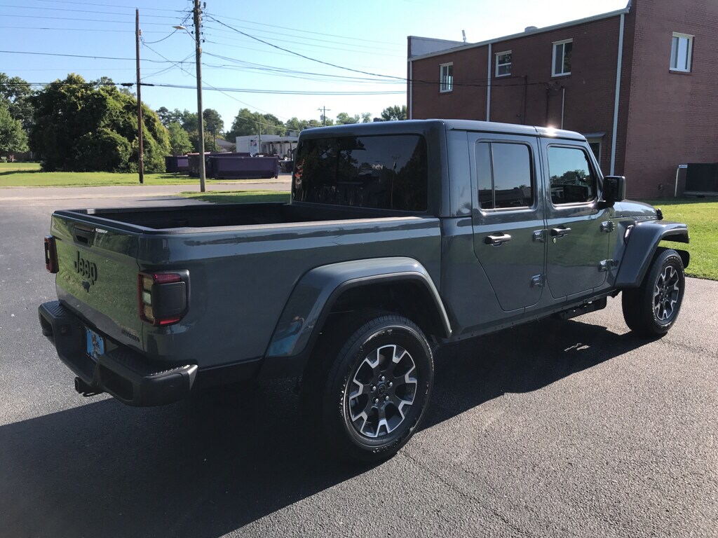 New 2026 Jeep Gladiator SAHARA 4X4 Pickup