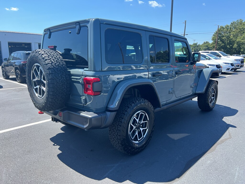 2025 Jeep Wrangler Rubicon photo 3