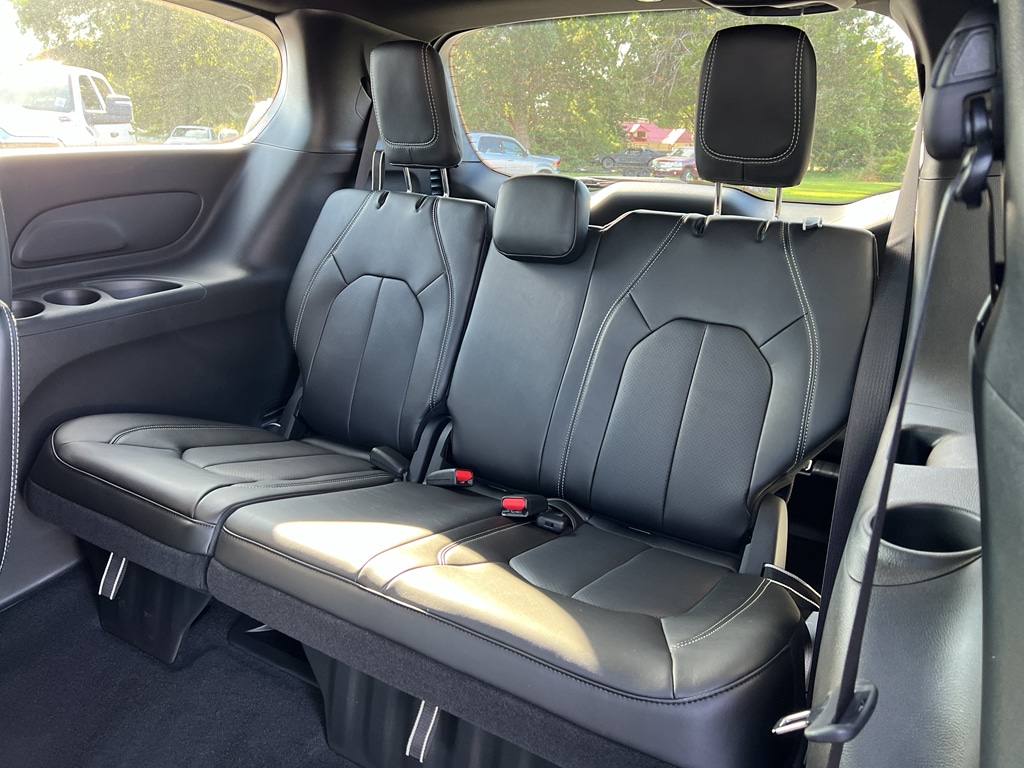 2026 Chrysler Pacifica Select - Photo 12