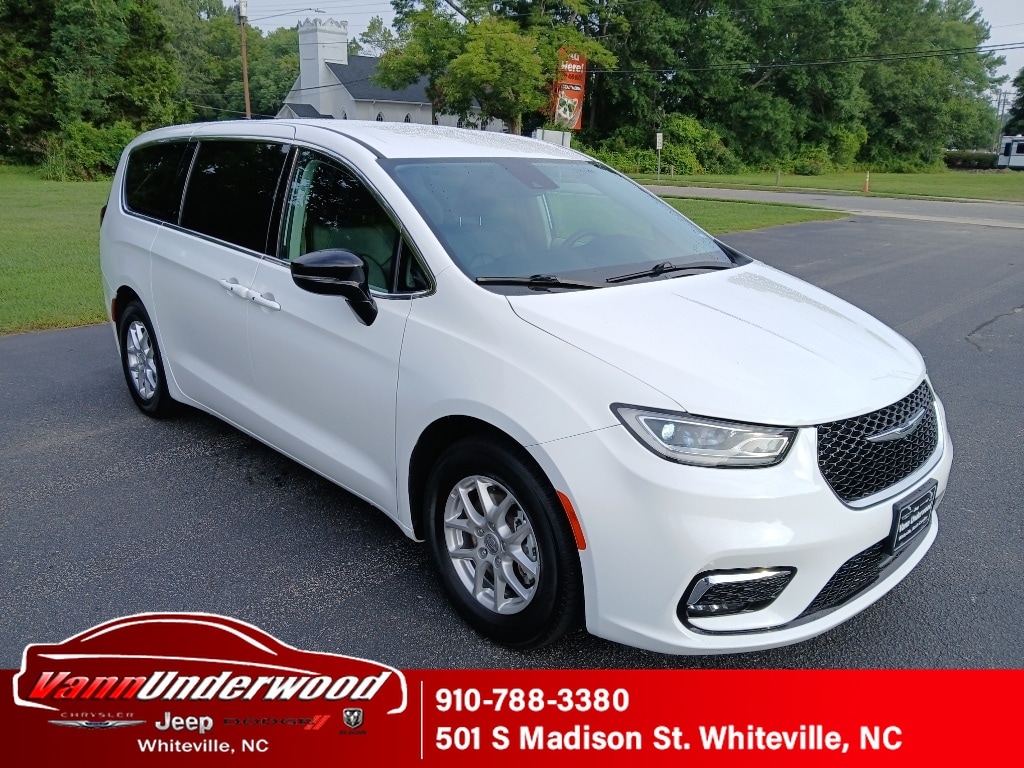 Used 2024 Chrysler Pacifica Touring L Passenger Van