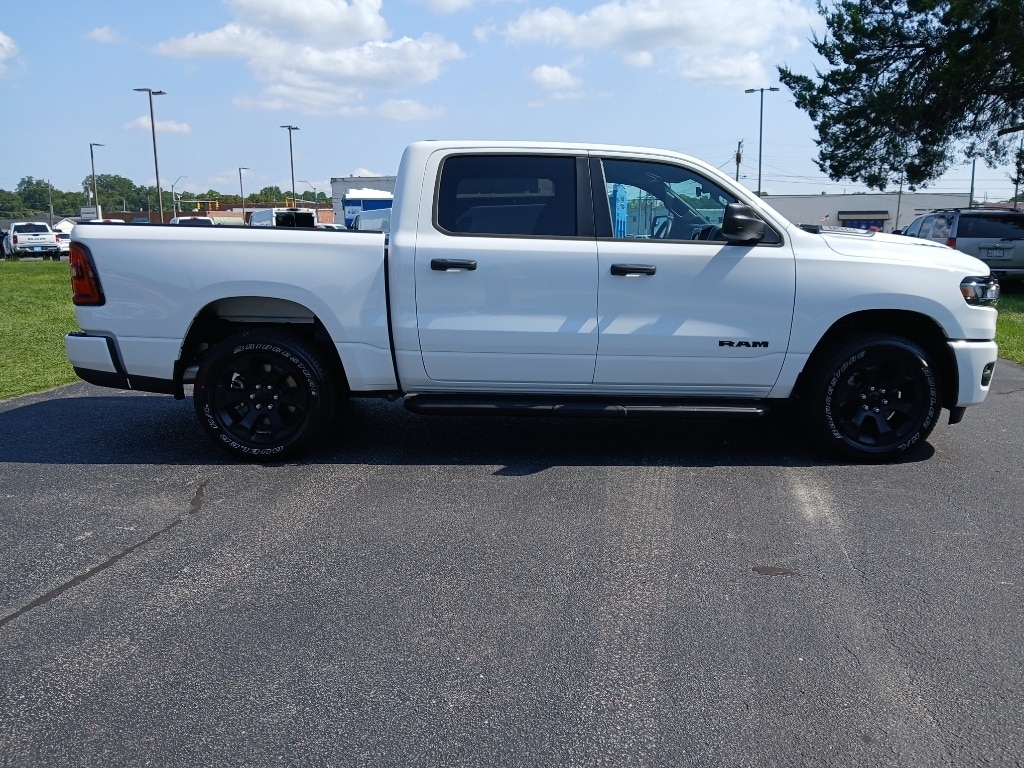 New 2026 Ram 1500 EXPRESS CREW CAB 4X4 5'7 BOX Pickup