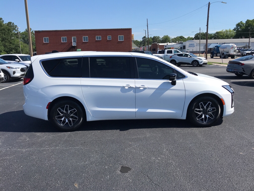 New 2027 Chrysler Pacifica LIMITED Passenger Van