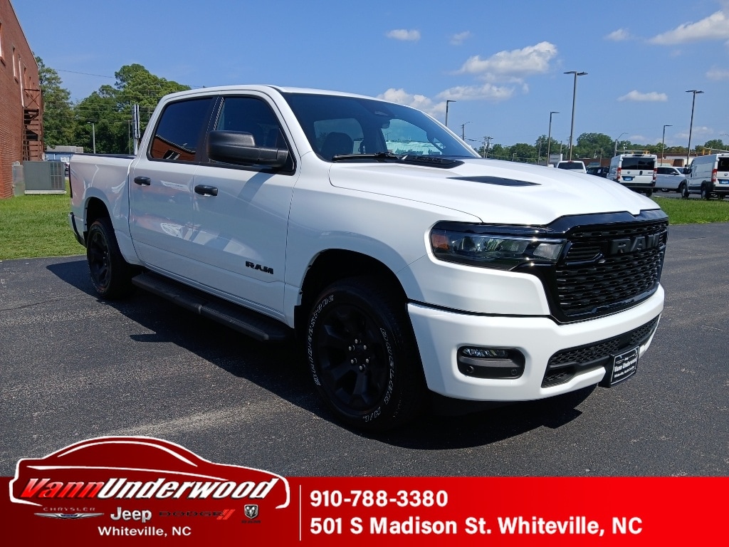 New 2026 Ram 1500 EXPRESS CREW CAB 4X4 5'7 BOX Pickup