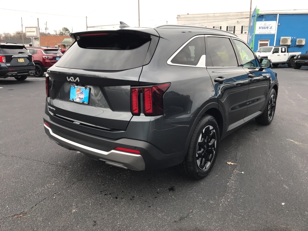 Used 2024 Kia Sorento S Sport Utility