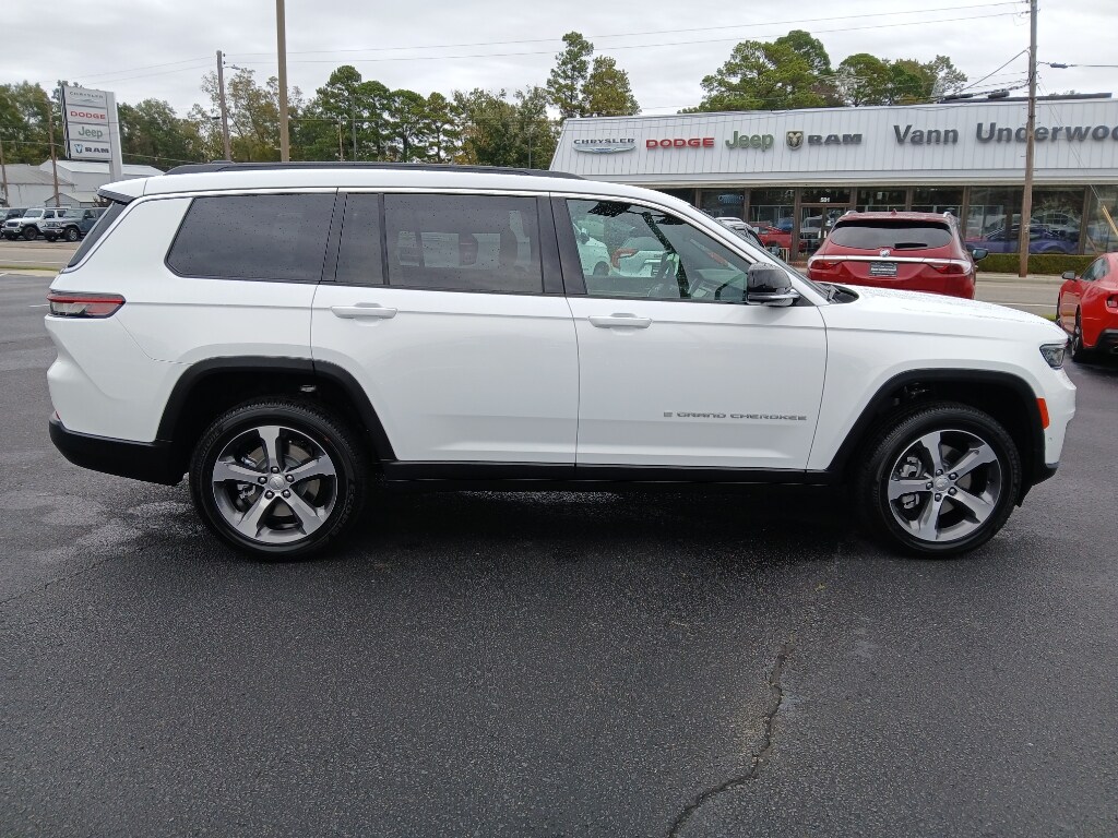 2025 Jeep Grand Cherokee Limited photo 2