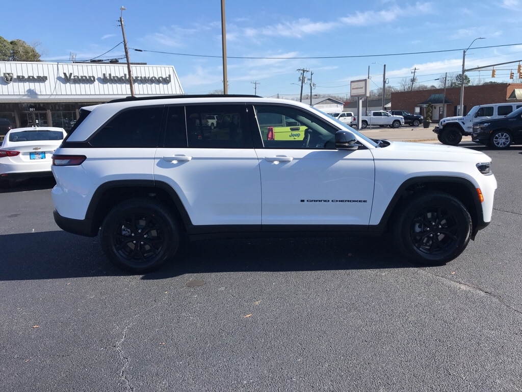New 2026 Jeep Grand Cherokee LAREDO ALTITUDE 4X4 Sport Utility