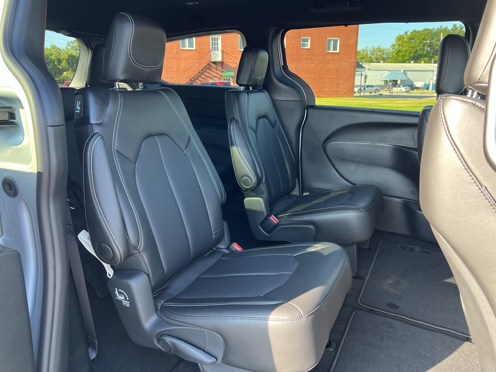 2026 Chrysler Pacifica Select - Photo 22