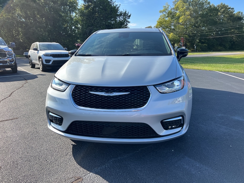 2026 Chrysler Pacifica Select - Photo 16
