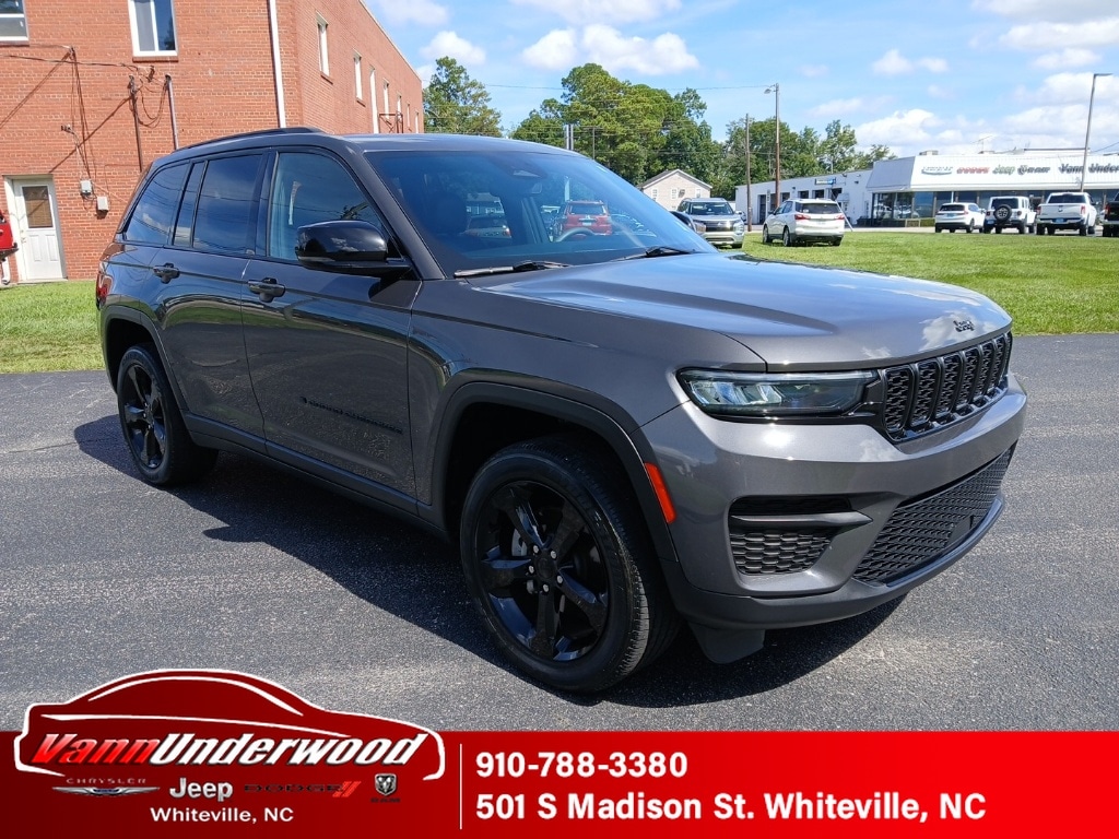 Used 2024 Jeep Grand Cherokee Laredo Wagon
